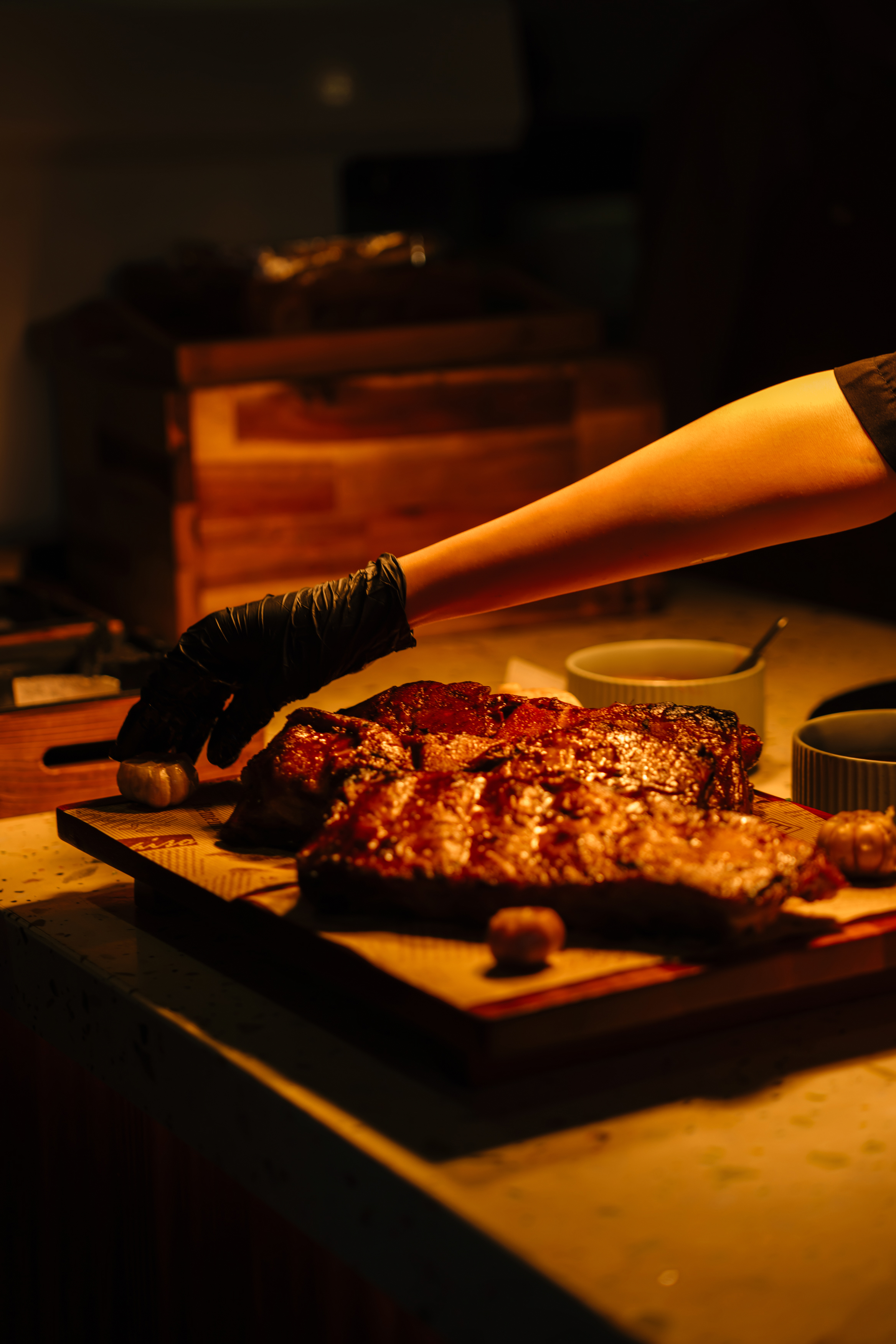 Steak nướng trong bếp mở của Horizon