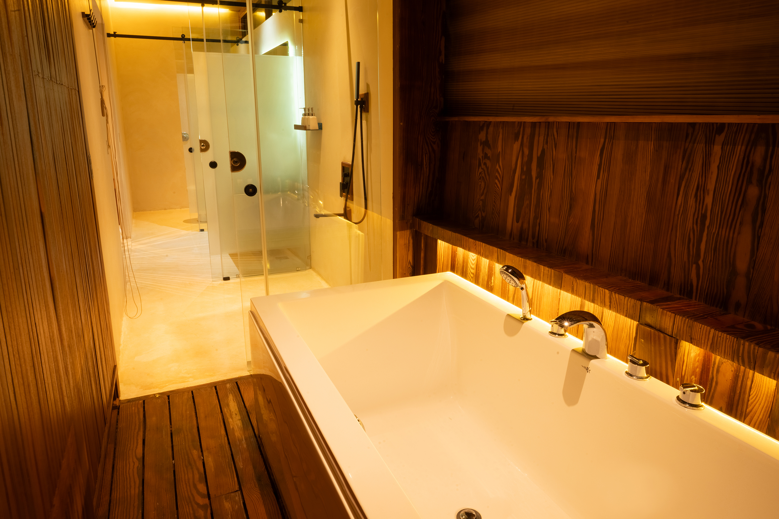 Phòng tắm tối giản với ánh sáng luxury
